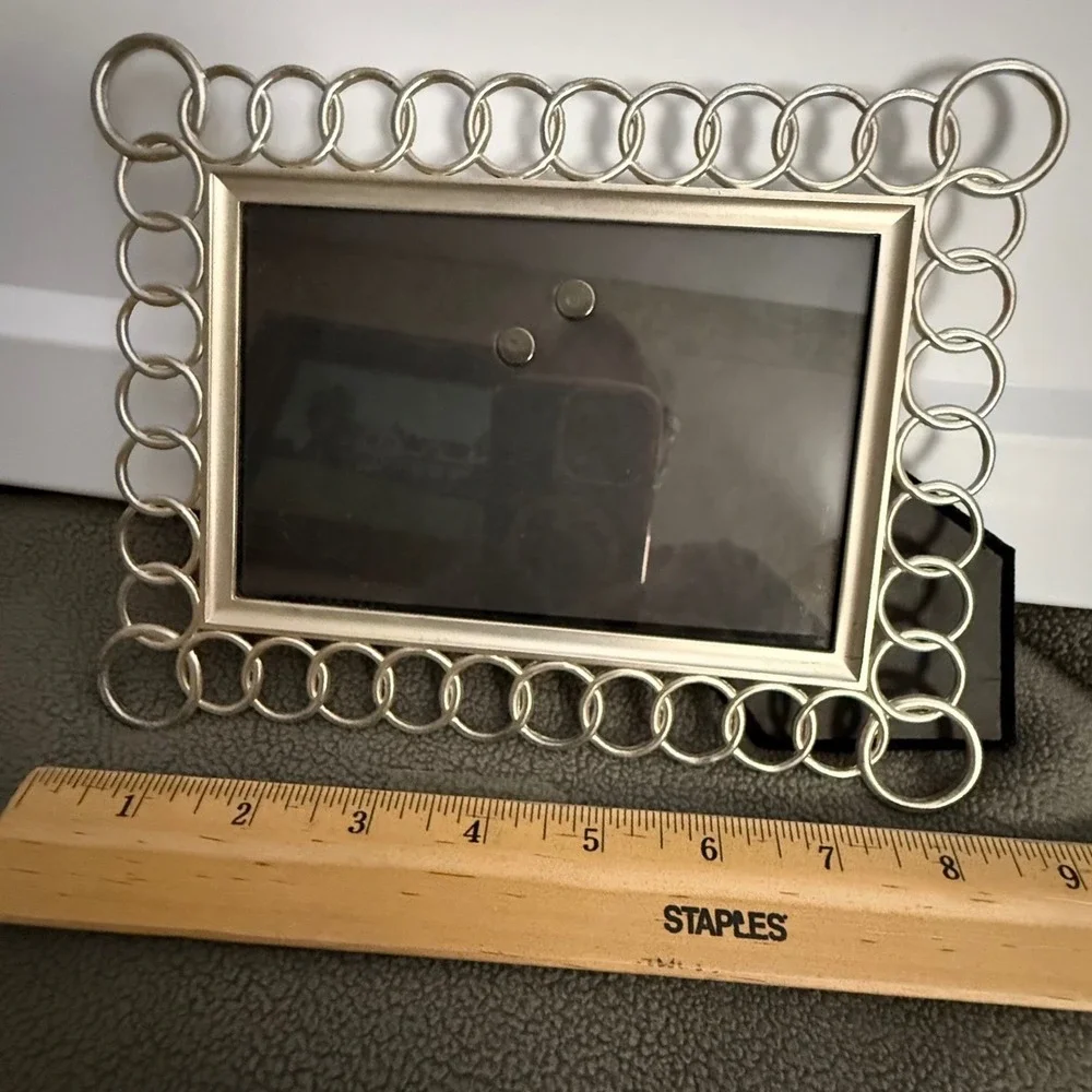 Modern Silver Ring‎ Link Frame 4x6 Metal Circle Border Contemporary Tabletop